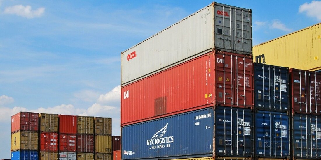 La OCDE apuntó que las exportaciones e importaciones en México cayeron 36.1 por ciento y 29.7 por ciento, respectivamente.