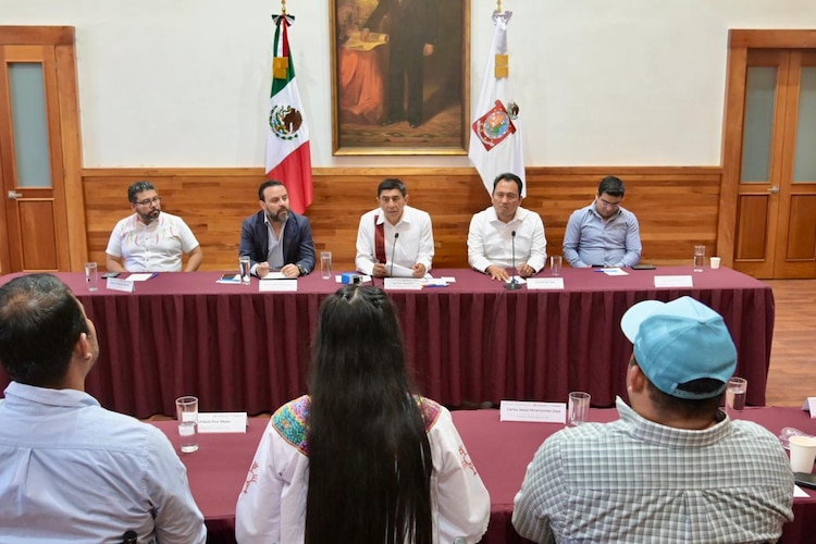Instalación de mesas de trabajo entre el Gobierno de Oaxaca y la CNTE para fortalecer la educación pública.