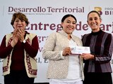 Sheinbaum entrega 6 mil tarjetas del Programa de Mejoramiento de Vivienda en Nezahualcóyotl.
