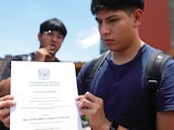 Alumnos admitidos en licenciatura presentan su pliego petitorio, el 3 de agosto.