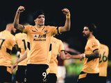 Raúl Jiménez celebra un gol con el Wolverhampton