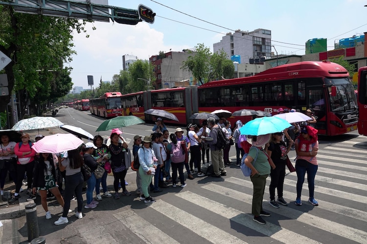 Concentración de integrantes de la CNTE sobre Insurgentes, en CDMX.