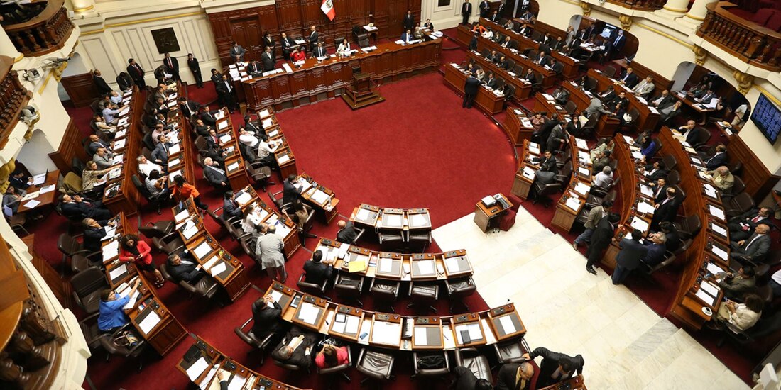 A través de redes sociales la cuenta del Congreso confirmó que la sesión se reanudará hasta mañana a las 10:00 horas.