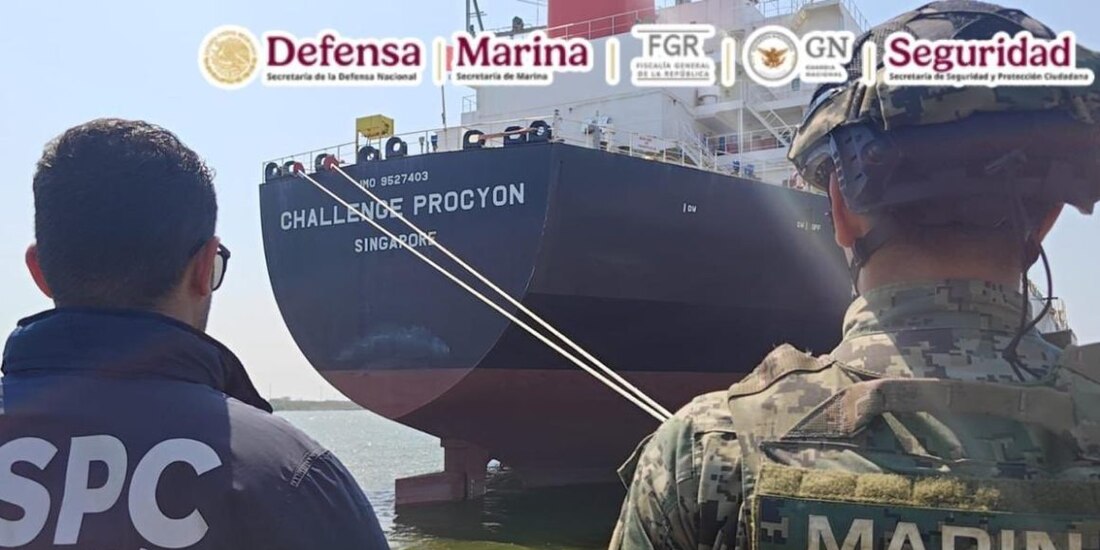 Elementos de la Secretaría de Marina participan en operativos contra el huachicol en Tamaulipas.