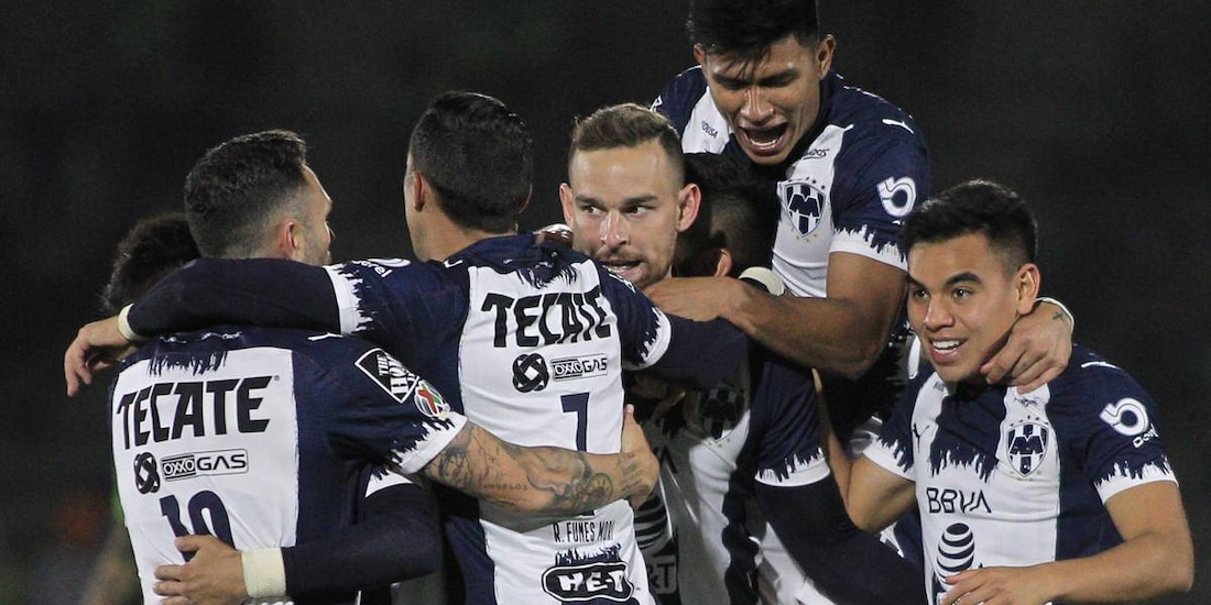 Jugadores del Monterrey festejan un gol en el pasado Torneo Guard1anes 2021 de la Liga MX.
