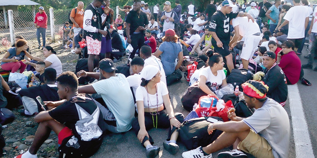 Caravana de migrantes sale de Tapachula, Chiapas, el 1 de octubre, luego de solicitar a la Comar su estancia legal.