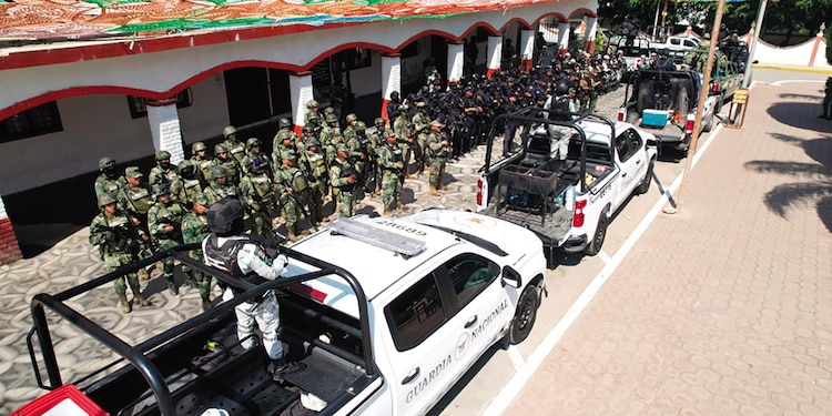 DESPLIEGUE de 300 elementos de fuerzas armadas en Acultzingo, luego del multihomicidio conocido el 23 de febrero de 2024 de integrantes de una misma familia.