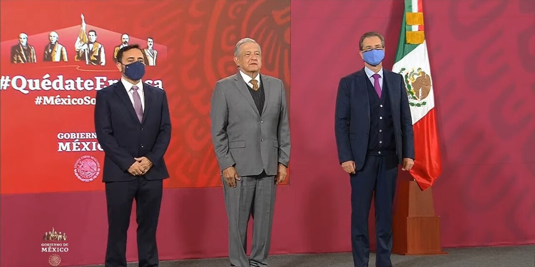 De izq. a der.: Arturo Reyes, nuevo director del IPN, el Presidente Andrés Manuel López Obrador y el titular de la SEP, Esteban Moctezuma