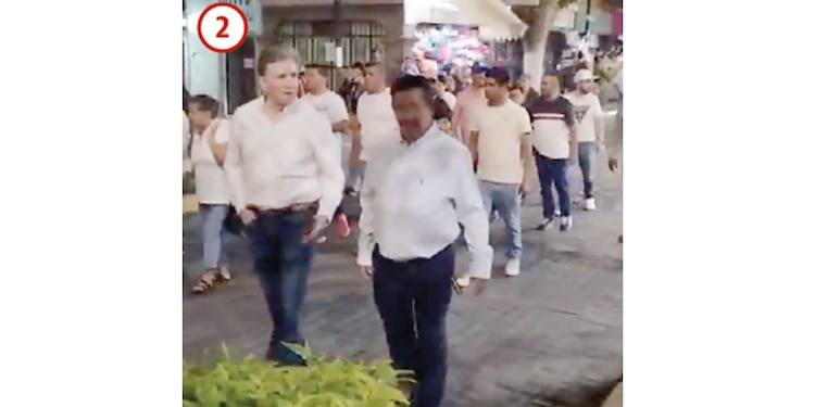 Una marcha por la paz se realizó por la noche en calles del municipio.