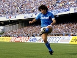 Diego Armando Maradona en un partido con el Napoli