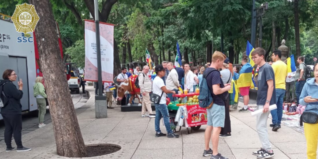 Colectivos Mexicanos por Ucrania lidera manifestación en Paseo de la Reforma este sábado.