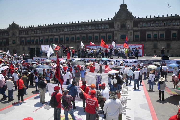 Aspecto de una marcha de integrantes de la Coordinadora Nacional de Trabajadores de la Educación (CNTE).