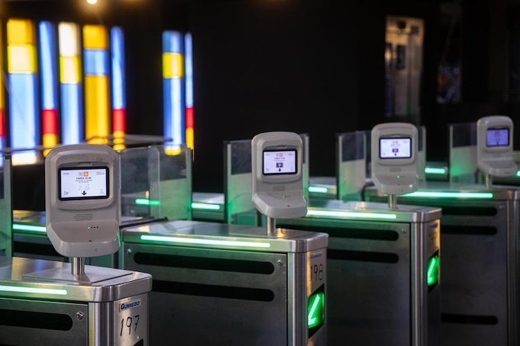 La jefa de Gobierno, Clara Brugada, encabezó la entrega de las obras de modernización en la estación Tasqueña de la Línea 2 del Metro.