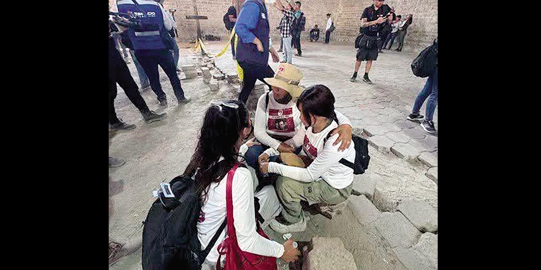 Integrantes de colectivos de búsqueda, tras ingresar al rancho Izaguirre, el pasado 2 de mayo.