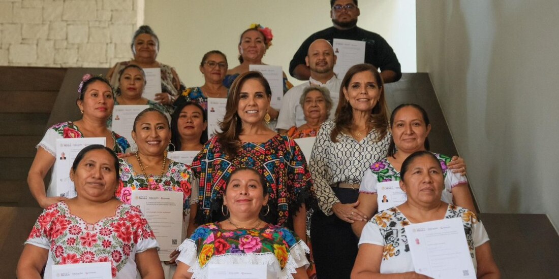 Mara Lezama reconoce a primera generación de 13 cocineras y cocineros tradicionales certificados de Quintana Roo.