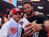 "Canelo" Álvarez y Stephen Curry festejan la victoria del mexicano ante Gennady Golovkin