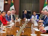 La titular de Segob y la Consejera Jurídica del Ejecutivo, ayer, con empresarios.