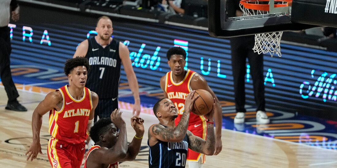 Una acción del NBA Mexico City Game 2023 entre Orlando Magic y Atlanta Hawks