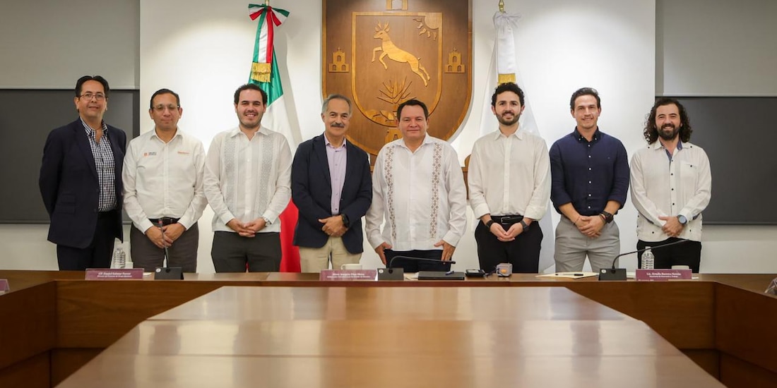 Joaquín Díaz Mena se reunió con directivos de Grupo Bachoco.