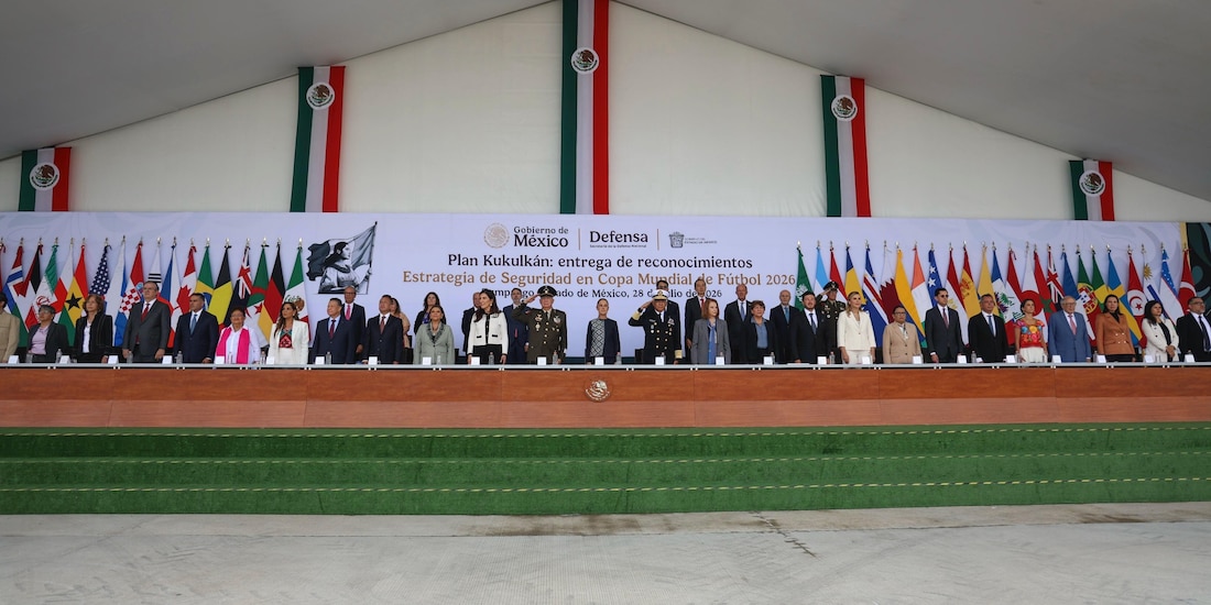 La presidenta Claudia Sheinbaum Pardo encabeza la entrega de reconocimientos al personal del Plan Kukulkán en Santa Lucía.
