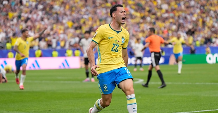 Gabriel Martinelli festeja tras marcar el segundo gol de Brasil ante Japón en los 16vos de final de la Copa del Mundo 2026