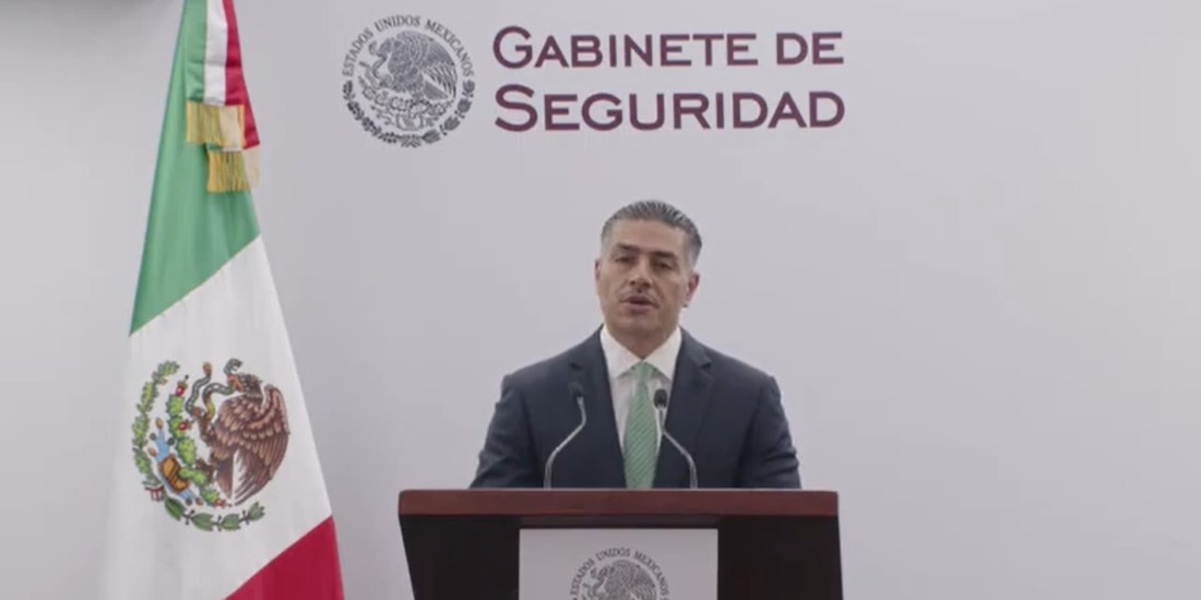 El Secretario federal en conferencia de prensa.
