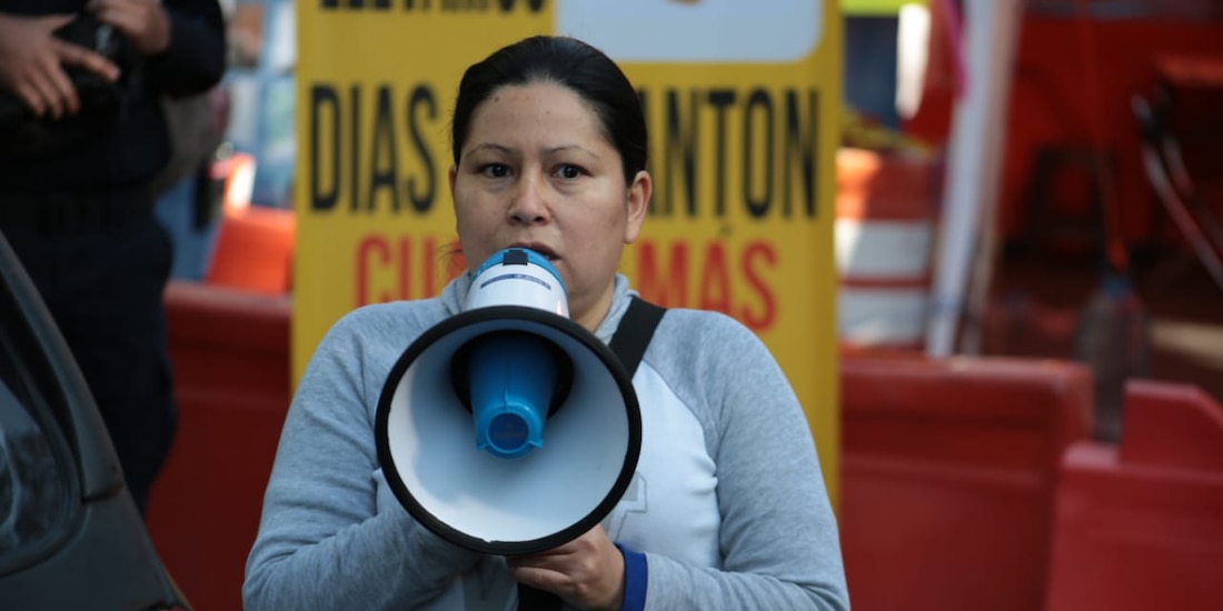 Yoltzi Martínez, plantón de desaparecidos frente a Segob.