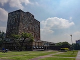 Aspectos de la rectoría y Biblioteca Central de la UNAM