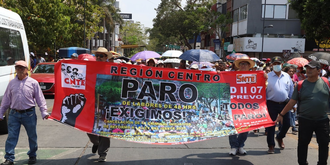 CNTE realiza una manifestación en la capital chiapaneca