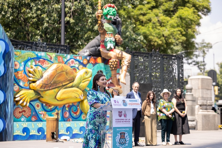 Ciudadanos y voluntarios participan en la apertura de Aqüifera, encuentro que suma ciencia, arte y tradición lacustre en la CDMX.