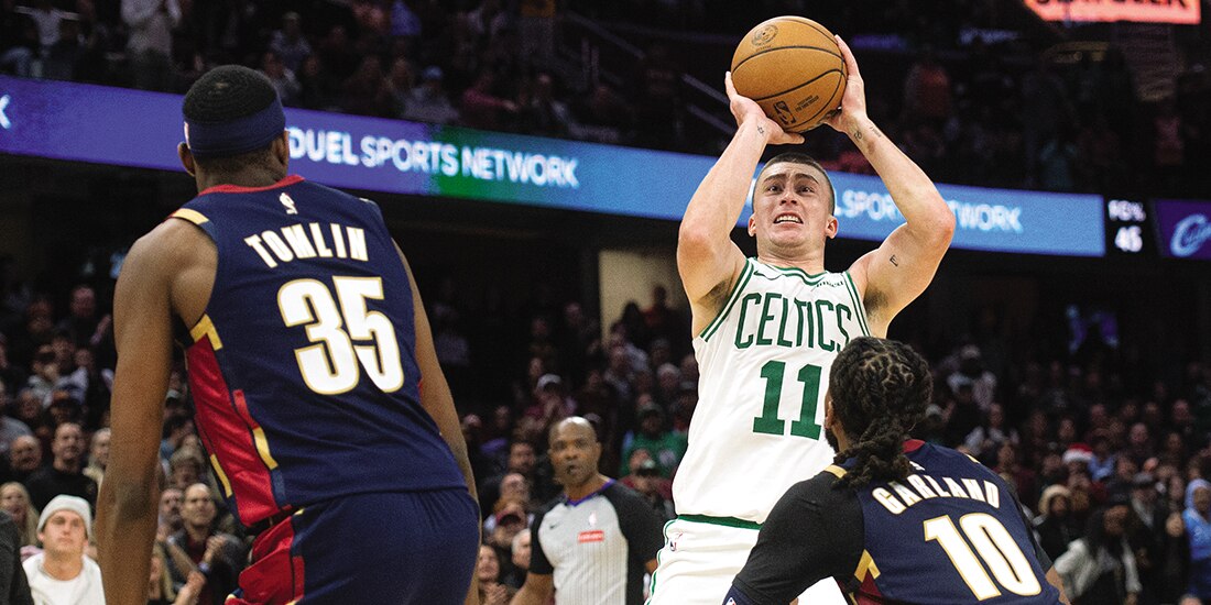 Payton Pritchard en uno de sus disparos, ayer, con el conjunto de los Celtics de Boston en la NBA.