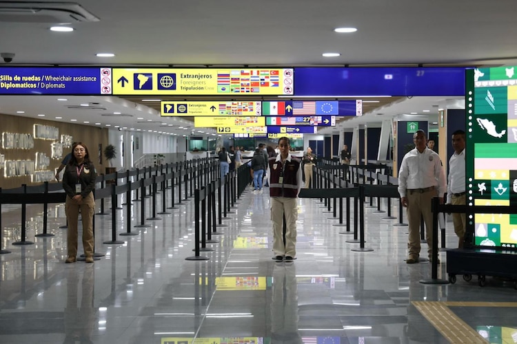 La primera fase de modernización del Aeropuerto Internacional Benito Juárez contempló la intervención de 394 mil metros cuadrados en ambas terminales.