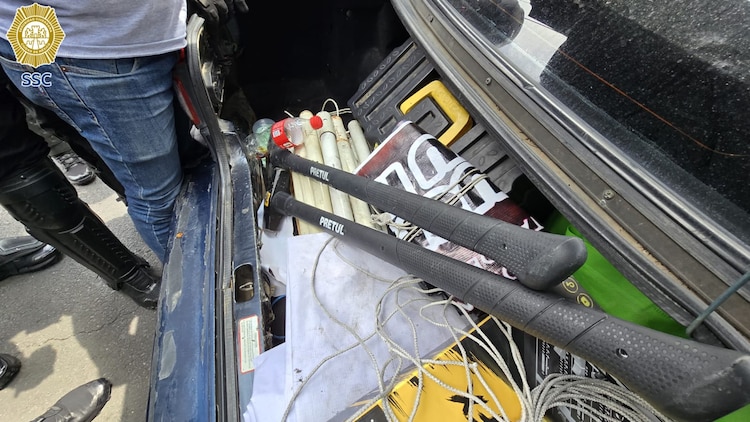 Los objetos asegurados fueron localizados al interior de una cajuela