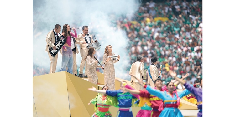 LOS ÁNGELES AZULES Y BELINDA: Por Ella