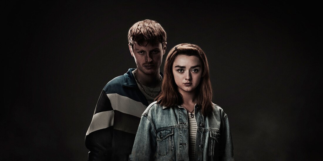 Ian Kenny y Maisie Williams, en el póster de la cinta.