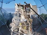 Un edificio de apartamentos residenciales dañado, tras un ataque ruso en Kiev, ayer.