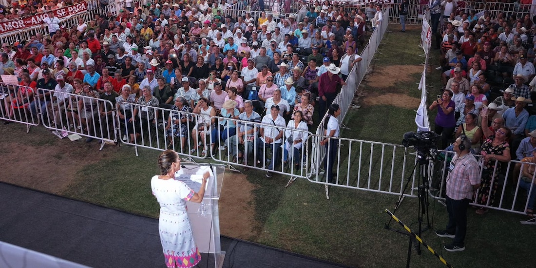 La Presidenta Claudia Sheinbaum, durante su visita a Petatlán, Guerrero.