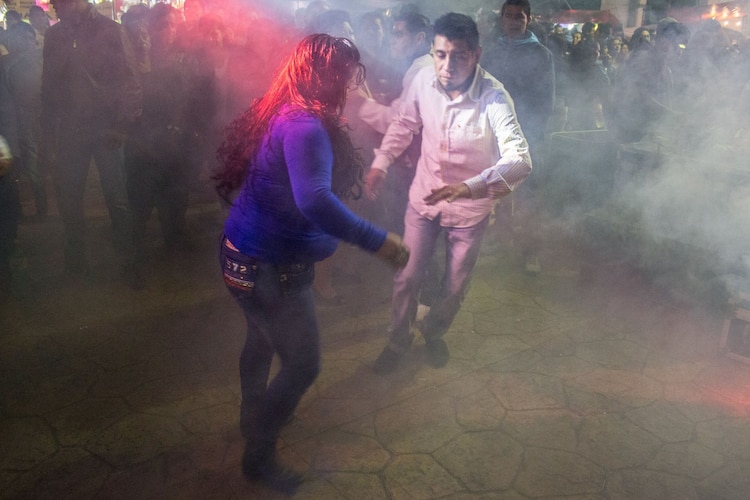 Fotografía ilustrativa de archivo de una fiesta tipo "sonidero" en la Ciudad de México