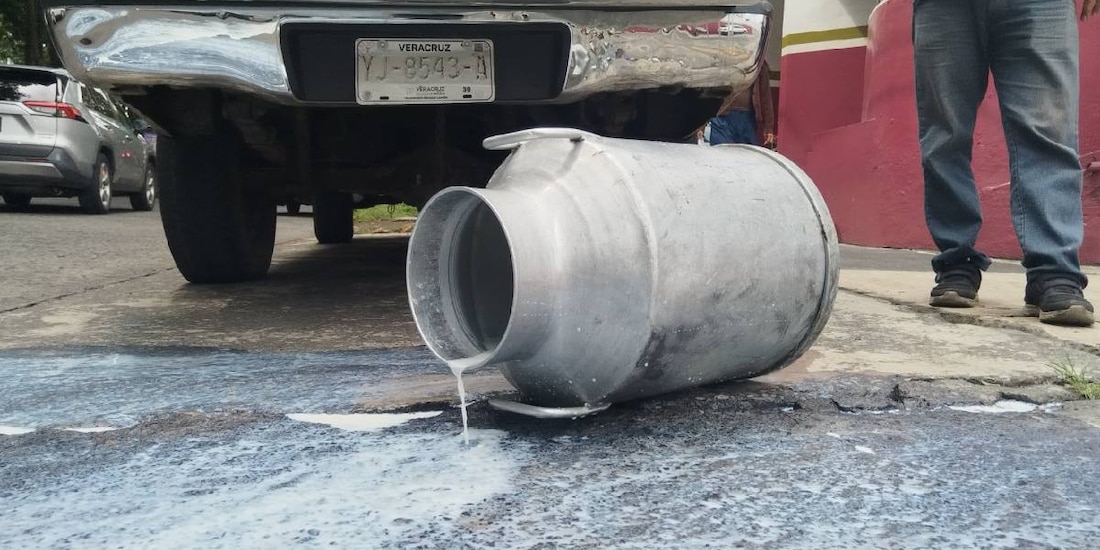 Productores de leche protestan