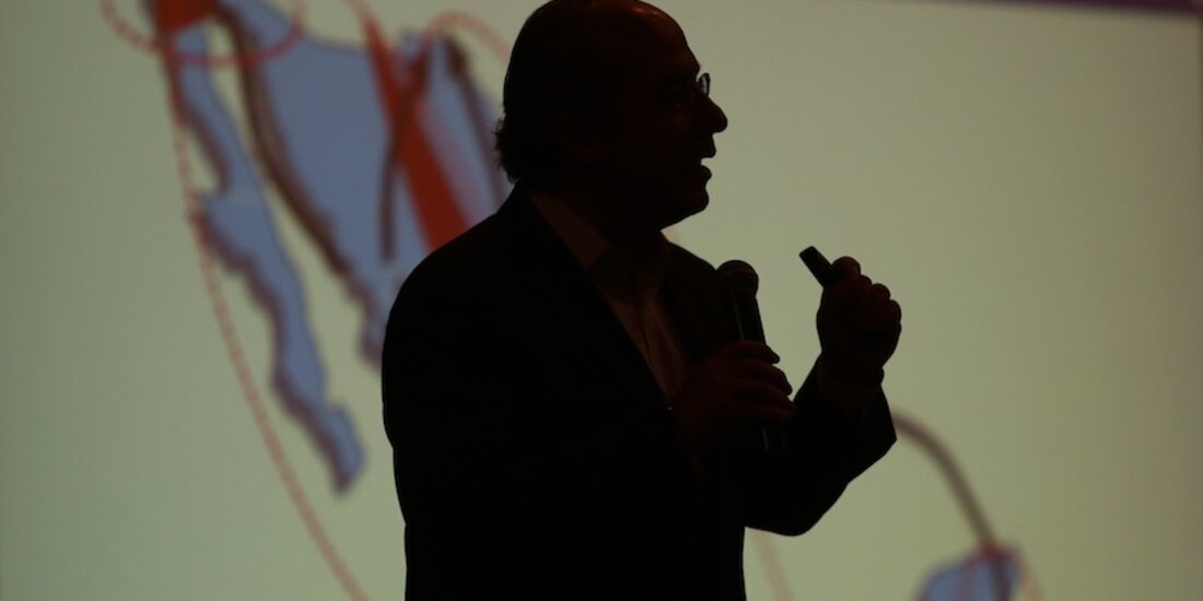 Cárteles, ferias, universidades