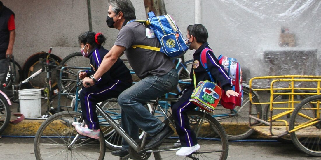 Las madres y padres de familia se vieron más involucrados en las decisiones escolares de sus hijos durante la pandemia de COVID-19; reciben apoyo por "La Escuela es Nuestra" para mejorar aulas.