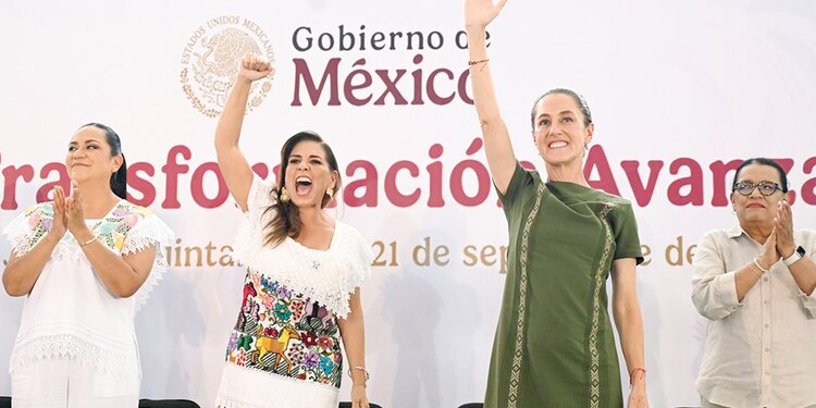 De izq. a der.: Ariadna Montiel, Mara Lezama, Claudia Sheinbaum y Rosa Icela Rodríguez, ayer, en Q.Roo.