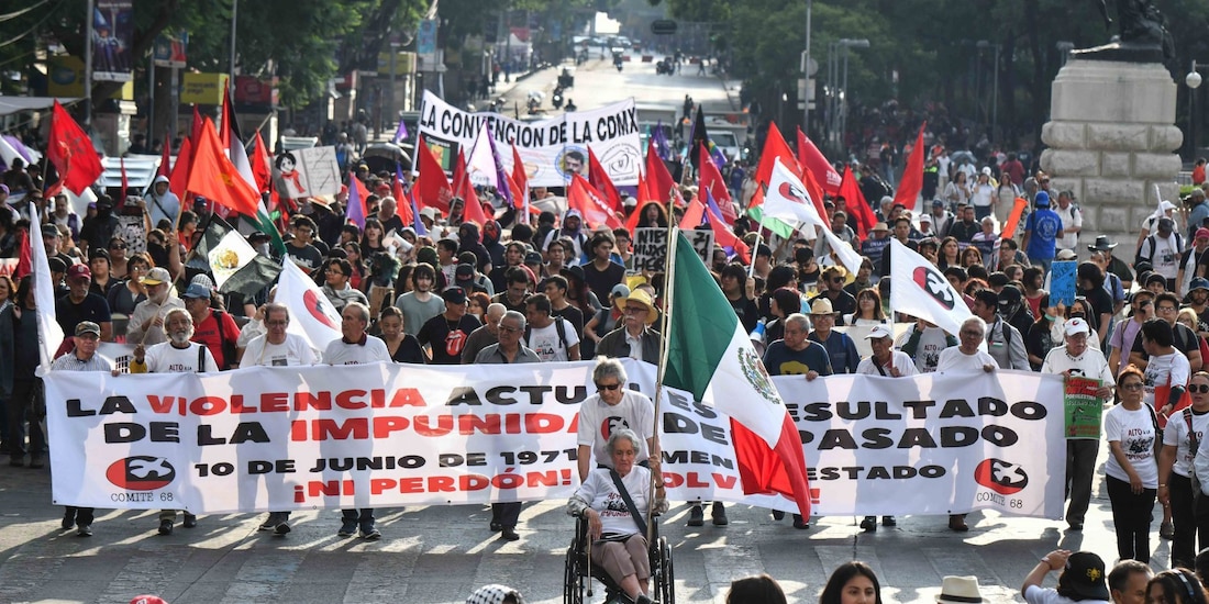Integrantes del Comité 68 participaron en la marcha por el 55 aniversario de la "Matanza de Corpus Christi" conocida como "El Halconazo".
