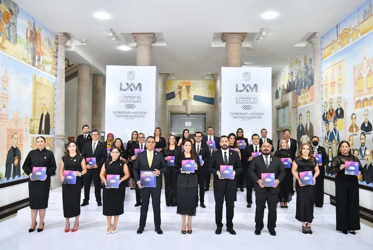 Tere Jiménez presenta balance de cuatro años de gobierno ante el Congreso de Aguascalientes