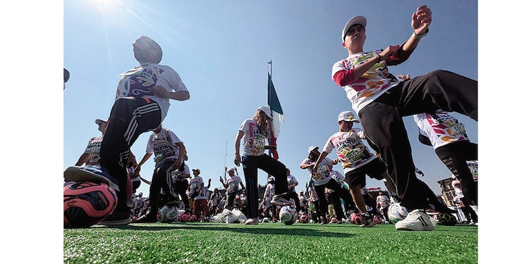 Se vivió una fiesta de futbol en el Zócalo de la Ciudad de México.