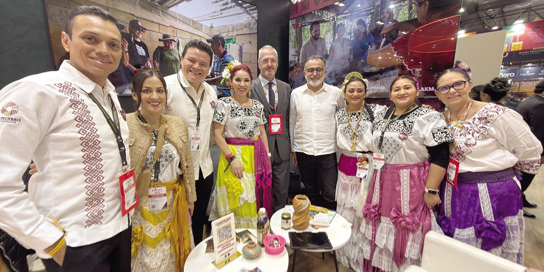 Personal del Gobierno estatal, con participantes en la Fitur, el 22 de enero en España