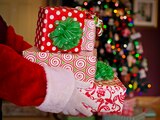 Toma nota de estas ideas de regalos navideños unisex enfocados en los dispositivos tecnológicos