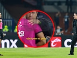 Efraín Juárez habla con el árbitro Daniel Quintero Huitrón en la semifinal ante Pachuca