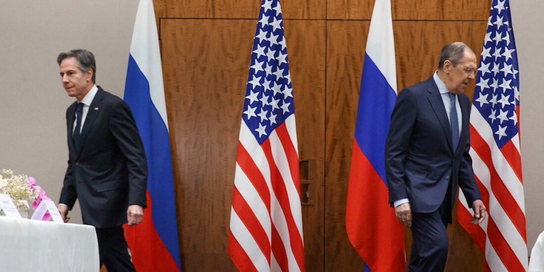 Los altos diplomáticos de EU y Rusia, ayer, en Ginebra, Suiza.