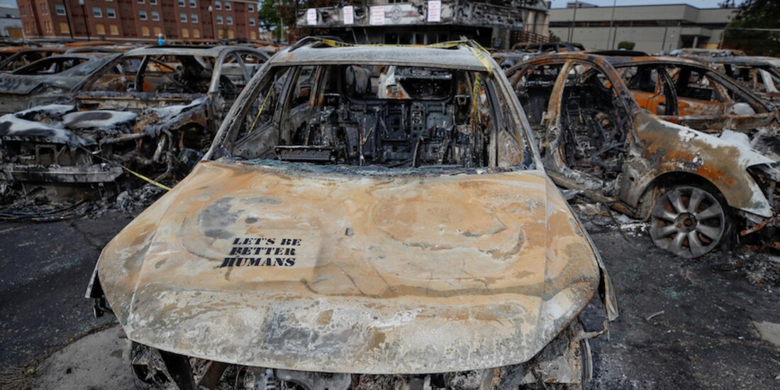 Hallan armas en protestas contra violencia racial en Oregon